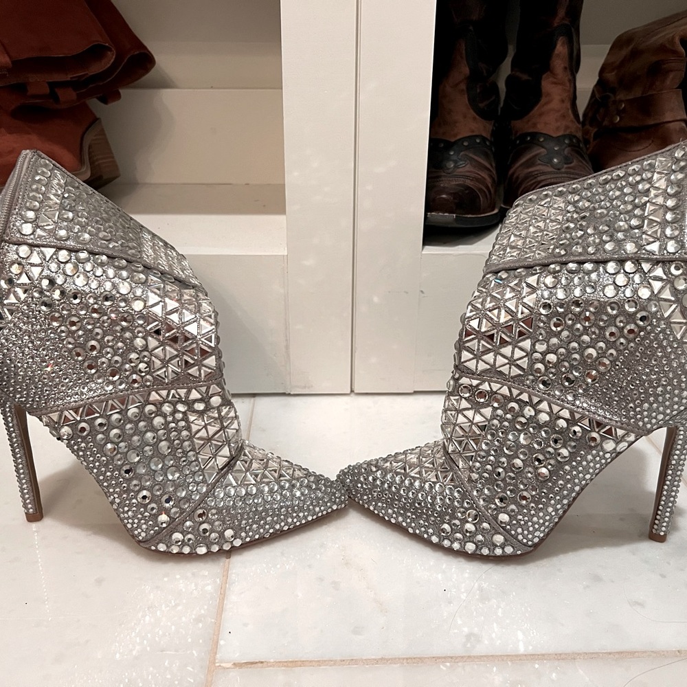 Steve Madden rhinestone ankle boots never wore!